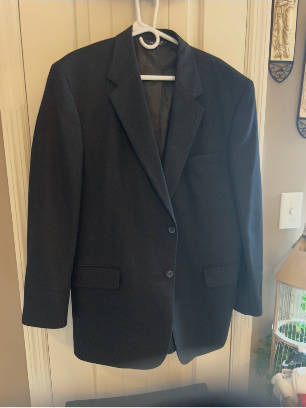 100% cashmere JosA Bank
Classic Men's Black Two Button Blazer Sport Coat luxury